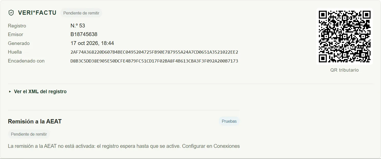 Bloque Veri*Factu de una factura: número de registro, emisor, huella, encadenamiento y QR tributario
